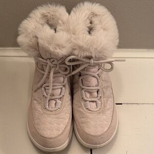 Columbia Cream Ankle Boots with Fur Trim